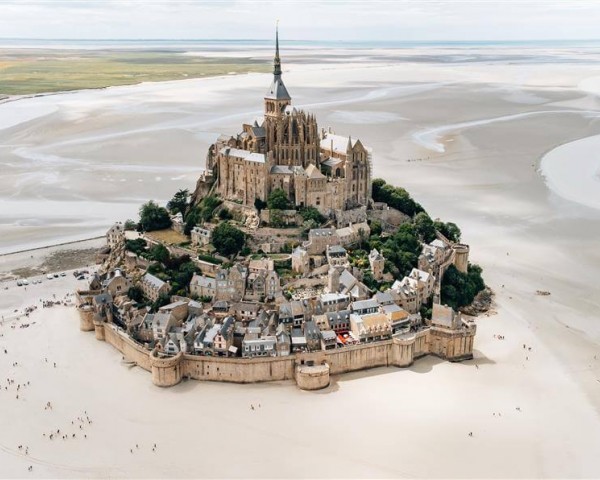 UNAVOIDABLE LOCATIONS TO VISIT IN NORMANDY