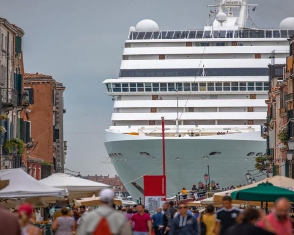 LARGE CRUISE SHIPS TO BE BACK TO VENICE IN 2027