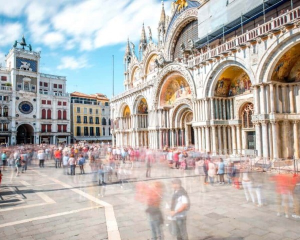 ENTRANCE TAX FAILS TO SLOW DOWN THE ARRIVALS TO VENICE