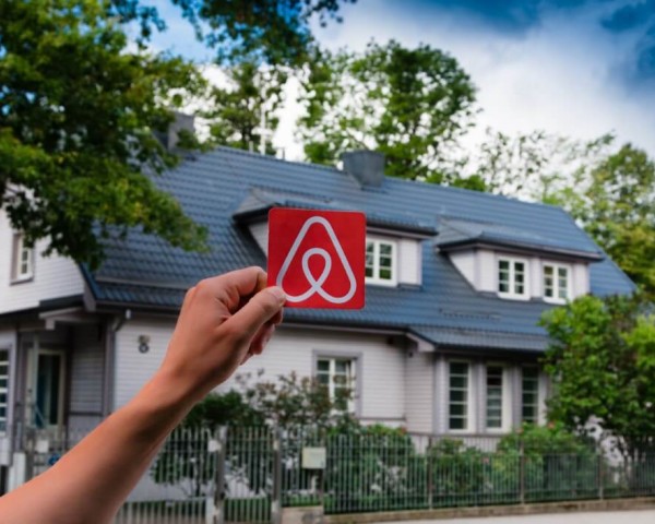 AIRBNB TO FOCUS ON LONG-TERM FURNISHED TOURIST ACCOMMODATIONS