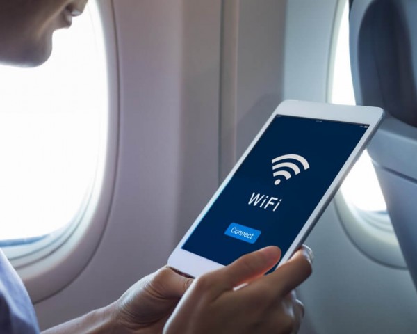 airlines-compete-with-onboard-wifi-offer